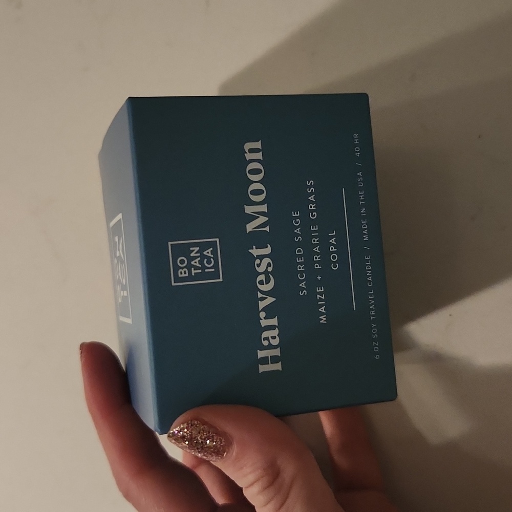NWOT - Botanica Candle